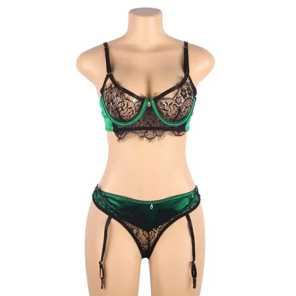 Seductive Plus Size Lace Lingerie - Image 6